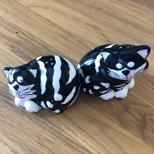 Burton + BURTON “Chester the Cat” salt and pepper